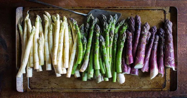 تفاوت خواص مارچوبه سبز، سفید و بنفش در چیست؟