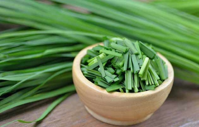 ارزش غذایی سبزی تره؛ بمب ویتامین C و آهن در سفره ایرانی ارزش غذایی سبزی تره؛ بمب ویتامین C و آهن در سفره ایرانی