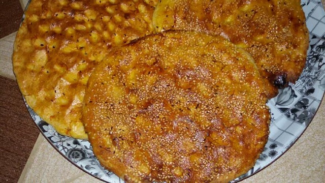 مراحل طرز تهیه نان کولیره سنندجی