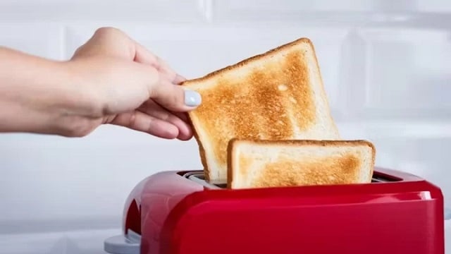 بهترین روش آب کردن (Defrost) نان تست و استفاده بعد از فریز