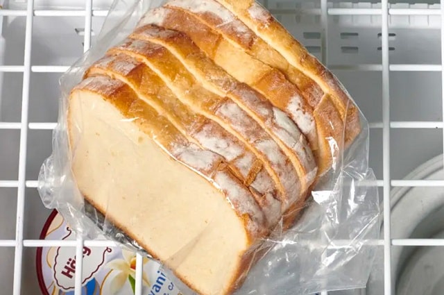 نگهداری نان تست در یخچال