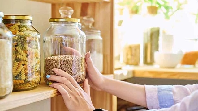 شرایط نگهداری مناسب برای ماندگاری بیشتر مواد غذایی