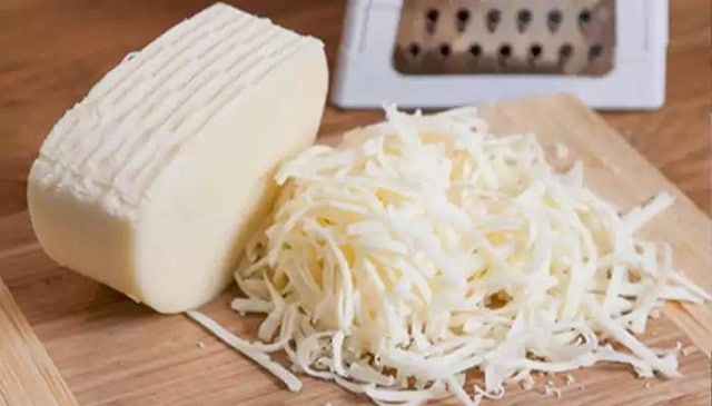 آیا میتوان از گودا به جای موزارلا در پیتزا استفاده کرد؟ آیا میتوان از گودا به جای موزارلا در پیتزا استفاده کرد؟