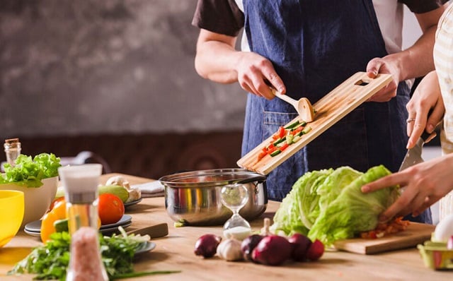 نکات طلایی برای آشپزی با مواد محدود نکات طلایی برای آشپزی با مواد محدود