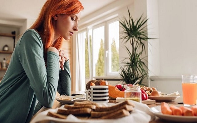 چرا برخی غذاها استرس رو بیشتر میکنند؟ چرا برخی غذاها استرس رو بیشتر میکنند؟