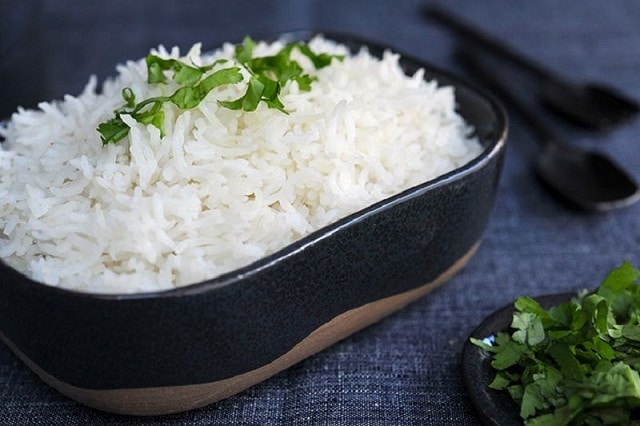 مدت زمان پخت و نحوه آب کشیدن برنج هاشمی و طارم