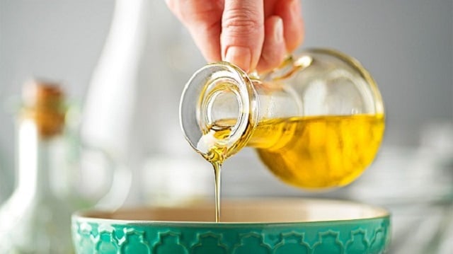 روغن کتان؛ حاوی امگا ۳ برای سلامت قلب روغن کتان؛ حاوی امگا ۳ برای سلامت قلب