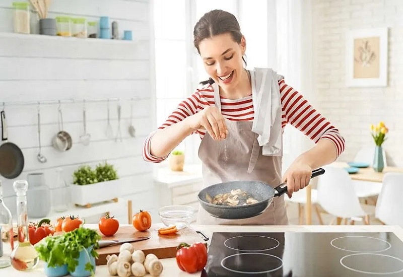 با مواد محدود چه غذاهایی می‌توان درست کرد؟
