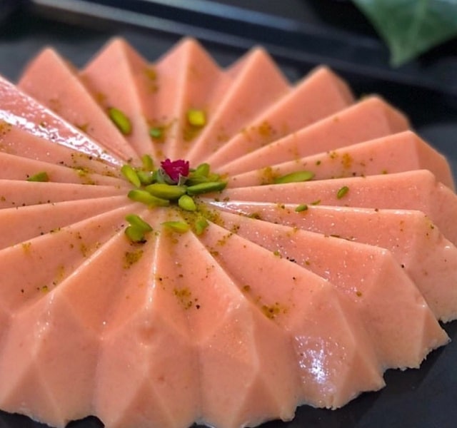 مراحل طرز تهیه دسر هلو تابستانی با ژلاتین و زعفران