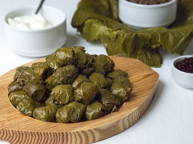 دلمه برگ مو با عدس