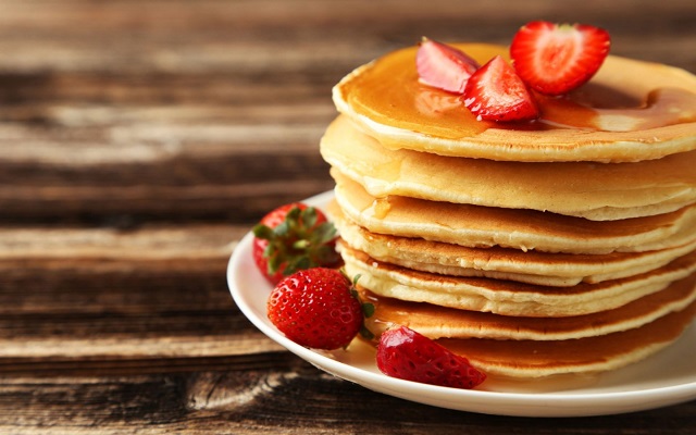 چرا ماست به پنکیک بافتی پفکیتر میدهد؟ چرا ماست به پنکیک بافتی پفکیتر میدهد؟