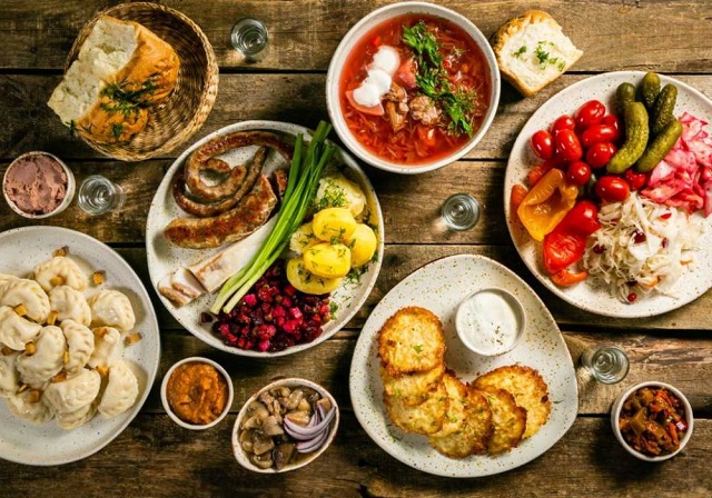 چرا در تابستان باید غذاهای سبک‌تر بخوریم؟