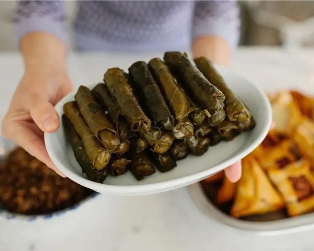 دلمه برگ مو با عدس را چقدر بپزیم؟