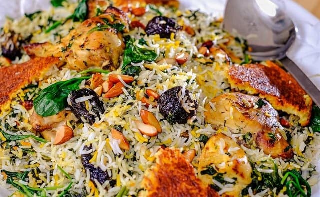ته چین آلو اسفناج با مرغ