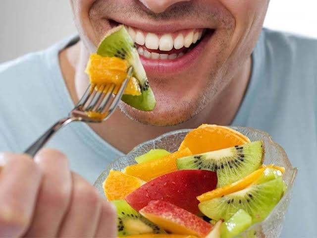 آیا خوردن میوه در وعده شام برای فشار خون مضر است؟ آیا خوردن میوه در وعده شام برای فشار خون مضر است؟