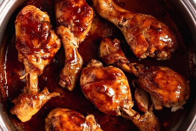 مراحل طرز تهیه مرغ با نوشابه در قابلمه