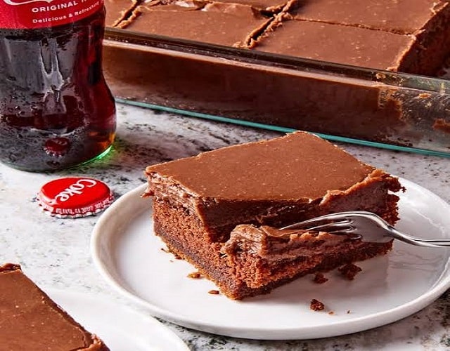 طرز تهیه کیک شکلاتی بدون تخم‌مرغ و با نوشابه