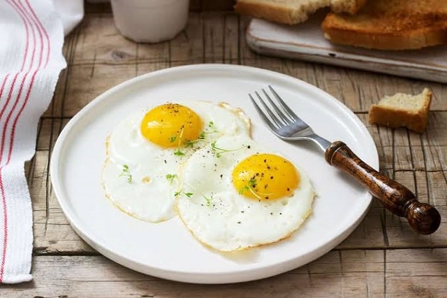 رابطه کلسترول خون و تخم مرغ چیست؟