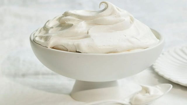 خامه سنگین (Heavy Cream)؛ ویژگی‌ها و کاربردها
