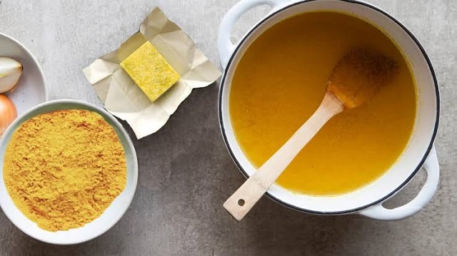 مقایسه ارزش غذایی عصاره آماده و آب مرغ خانگی