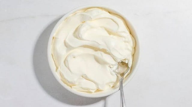 هوی کرم (Heavy Cream) چیست و چه میزان چربی دارد؟