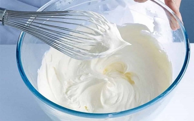 چرا خامه من بعد از هم زدن، به جای پف کردن، شل و آبکی می‌شه؟