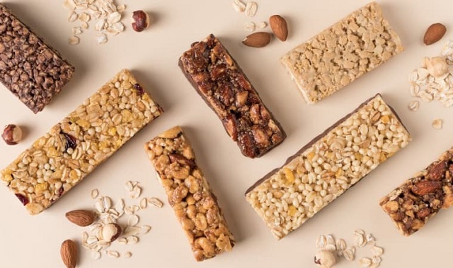 پروتئین بار (Protein Bar) چیست و چه کسانی باید از آن استفاده کنند؟
